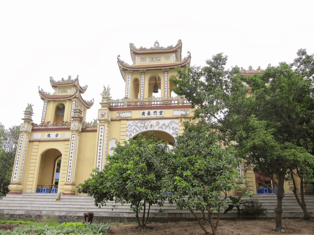 Kh&ocirc;ng gian b&ecirc;n trong ch&ugrave;a Tứ Li&ecirc;n mang vẻ cổ k&iacute;nh, thanh tịnh (Nguồn: Theo Ch&acirc;n Phật)